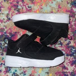 Jordan Max Aura 3 “Black” Child’s Size 8C